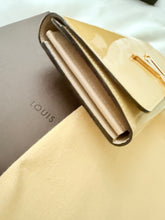 Load image into Gallery viewer, Louis Vuitton Louise Clutch