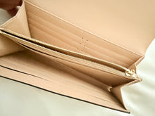 Load image into Gallery viewer, Louis Vuitton Louise Clutch
