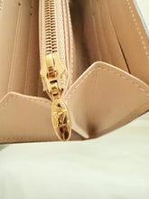 Load image into Gallery viewer, Louis Vuitton Louise Clutch