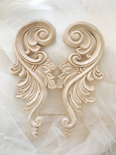 Load image into Gallery viewer, Wood Flourish Christmas Ornaments