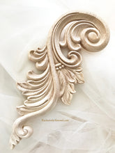 Load image into Gallery viewer, Wood Flourish Christmas Ornaments
