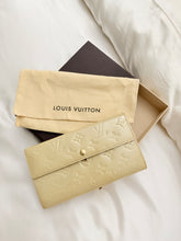 Load image into Gallery viewer,  preloved Louis Vuitton Sarah Vernis Wallet 

